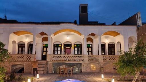 عکس کافه و اقامتگاه هور