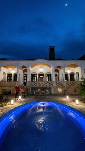 عکس کافه و اقامتگاه هور