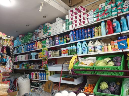 عکس فروشگاه مواد غذایی کینو