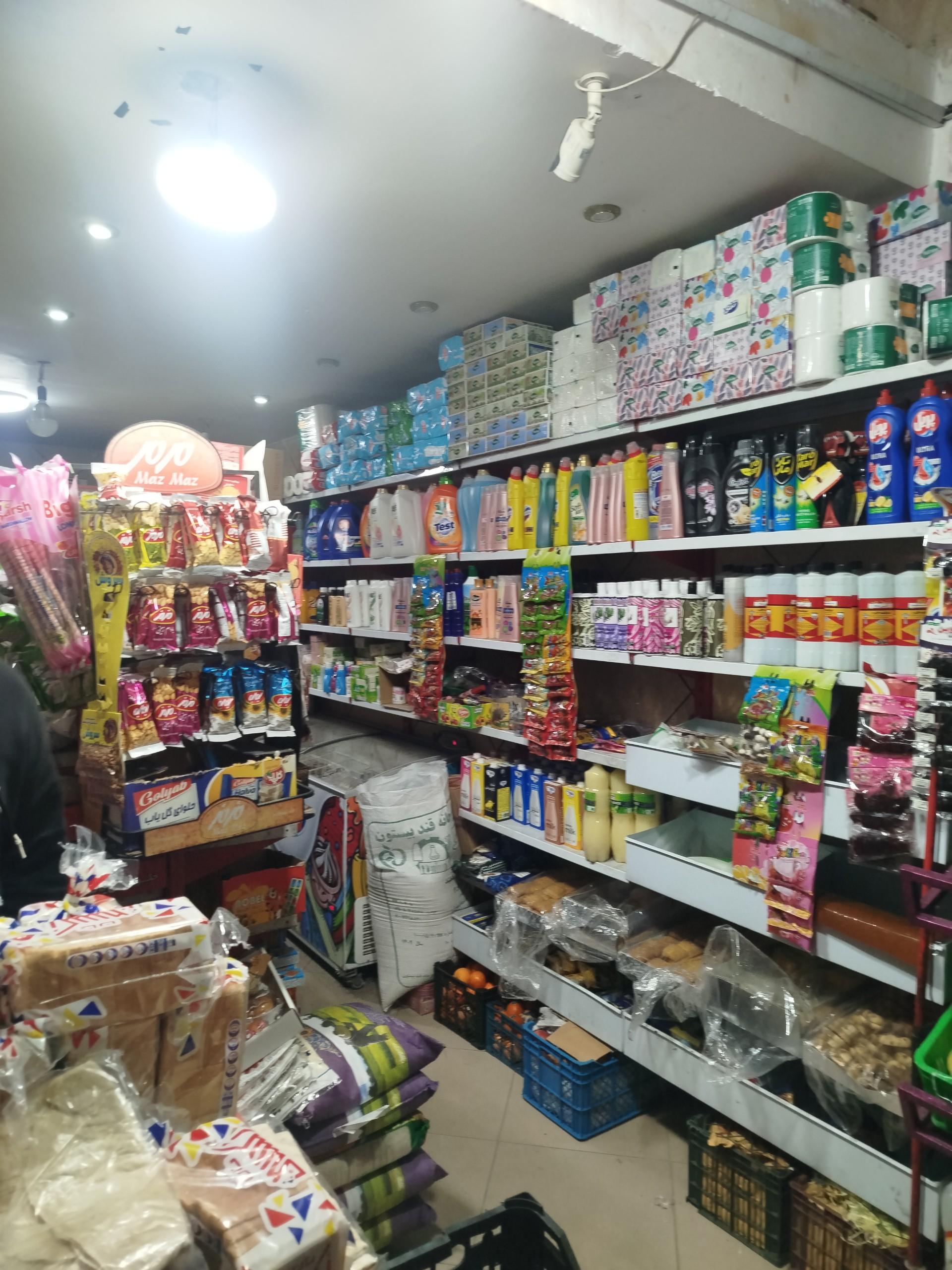 عکس فروشگاه مواد غذایی کینو