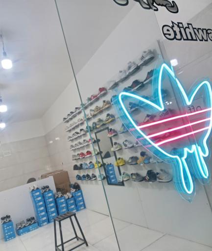 عکس آدیداس وایت