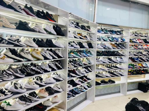 عکس فروشگاه کفش مکث