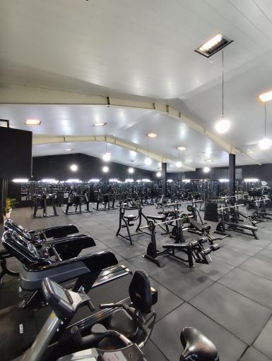 باشگاه بدنسازی مجموعه ورزشی چمران (انرژی پرو)