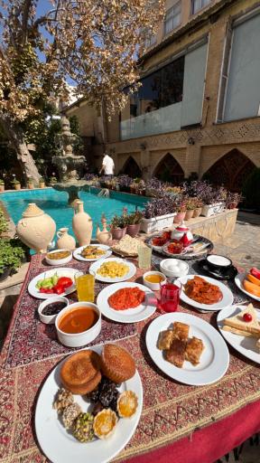 عکس سفره‌خانه سنتی شهسوار