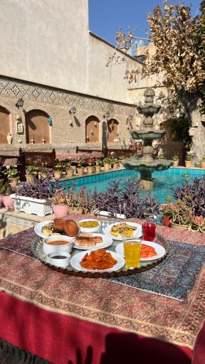 عکس سفره‌خانه سنتی شهسوار