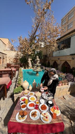 عکس سفره‌خانه سنتی شهسوار