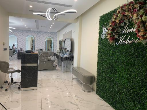 عکس سالن زیبایی آتنا کبیری