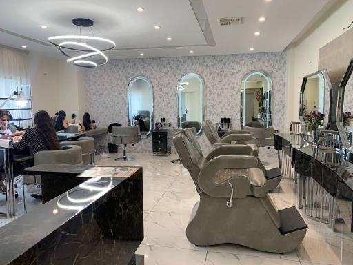 عکس سالن زیبایی آتنا کبیری
