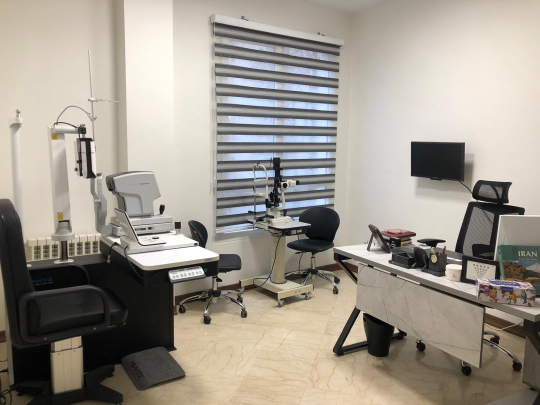 عکس بینایی سنجی و عینک ثابت 