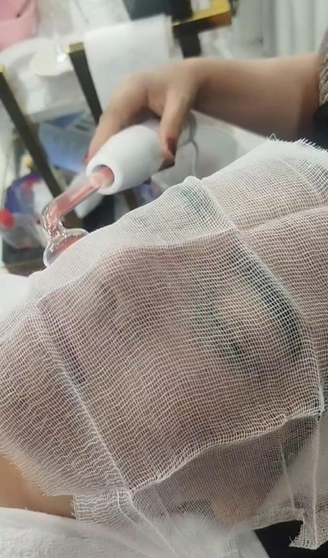 عکس فیشال تخصصی پوست (پاکسازی صورت، بدن، دست و گردن)