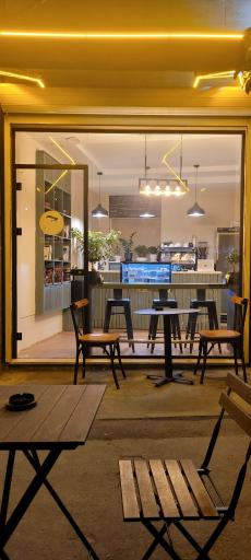 عکس کافه حالا