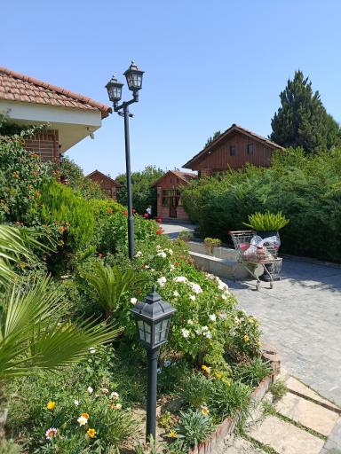 عکس باغ رستوران خوان