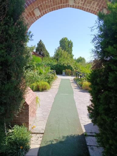 عکس باغ رستوران خوان