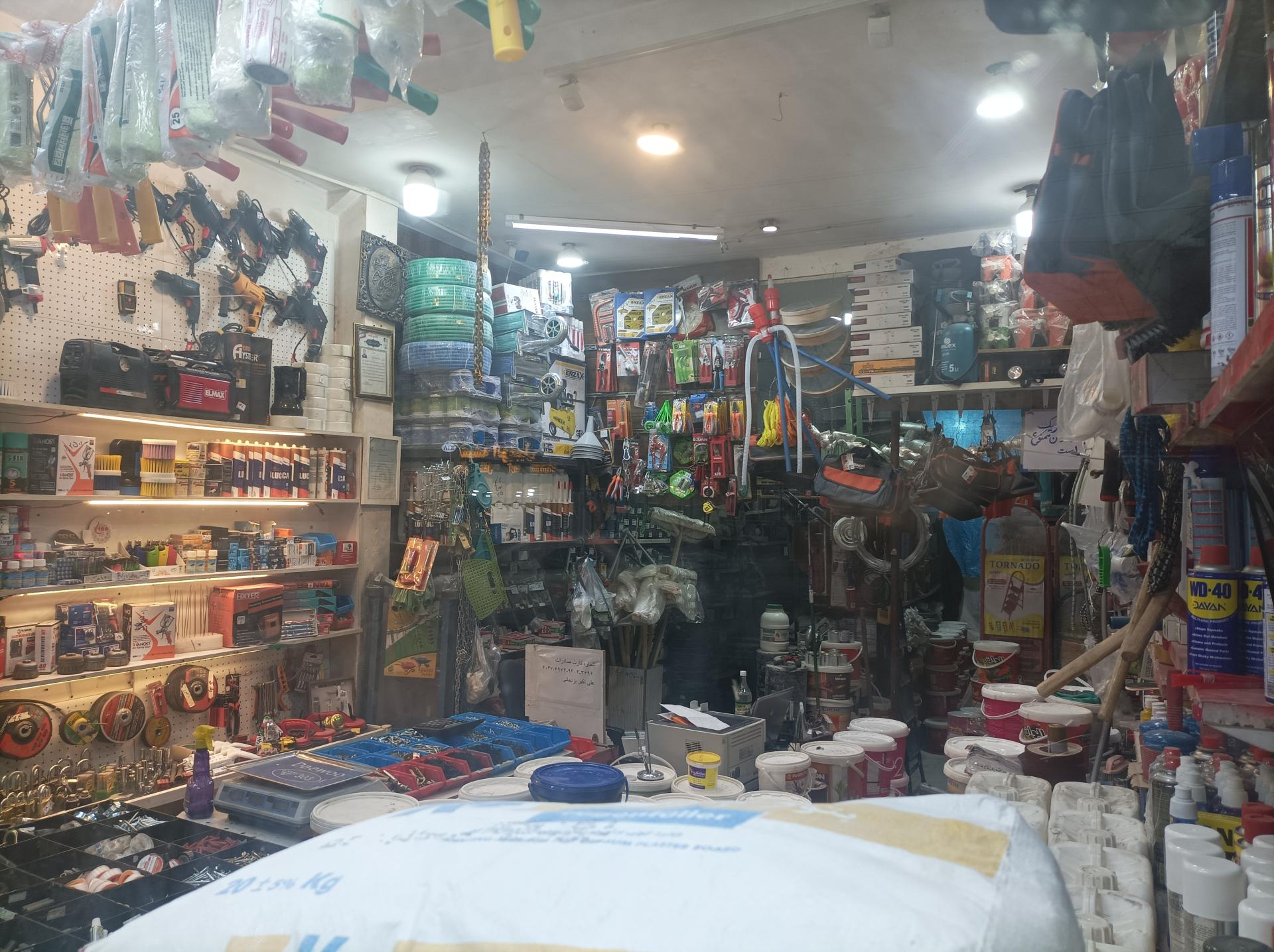 عکس رنگ و ابزار بزرگ مشکات توس