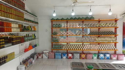 عکس فروشگاه سوغات و زیتون ایمان