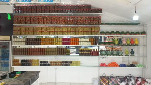 عکس فروشگاه سوغات و زیتون ایمان