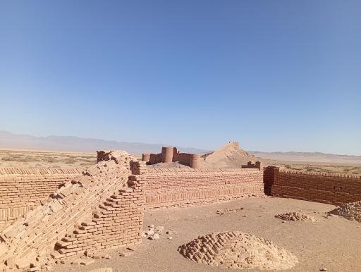 عکس کاروانسرا  پشت بادام