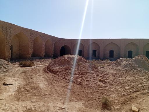 عکس کاروانسرا  پشت بادام