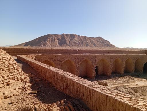 عکس کاروانسرا  پشت بادام