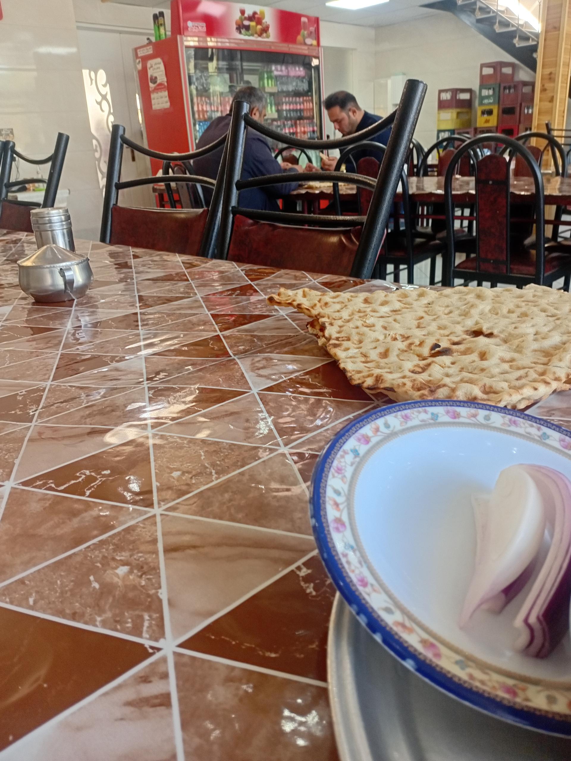 عکس غذا خوری صدف 