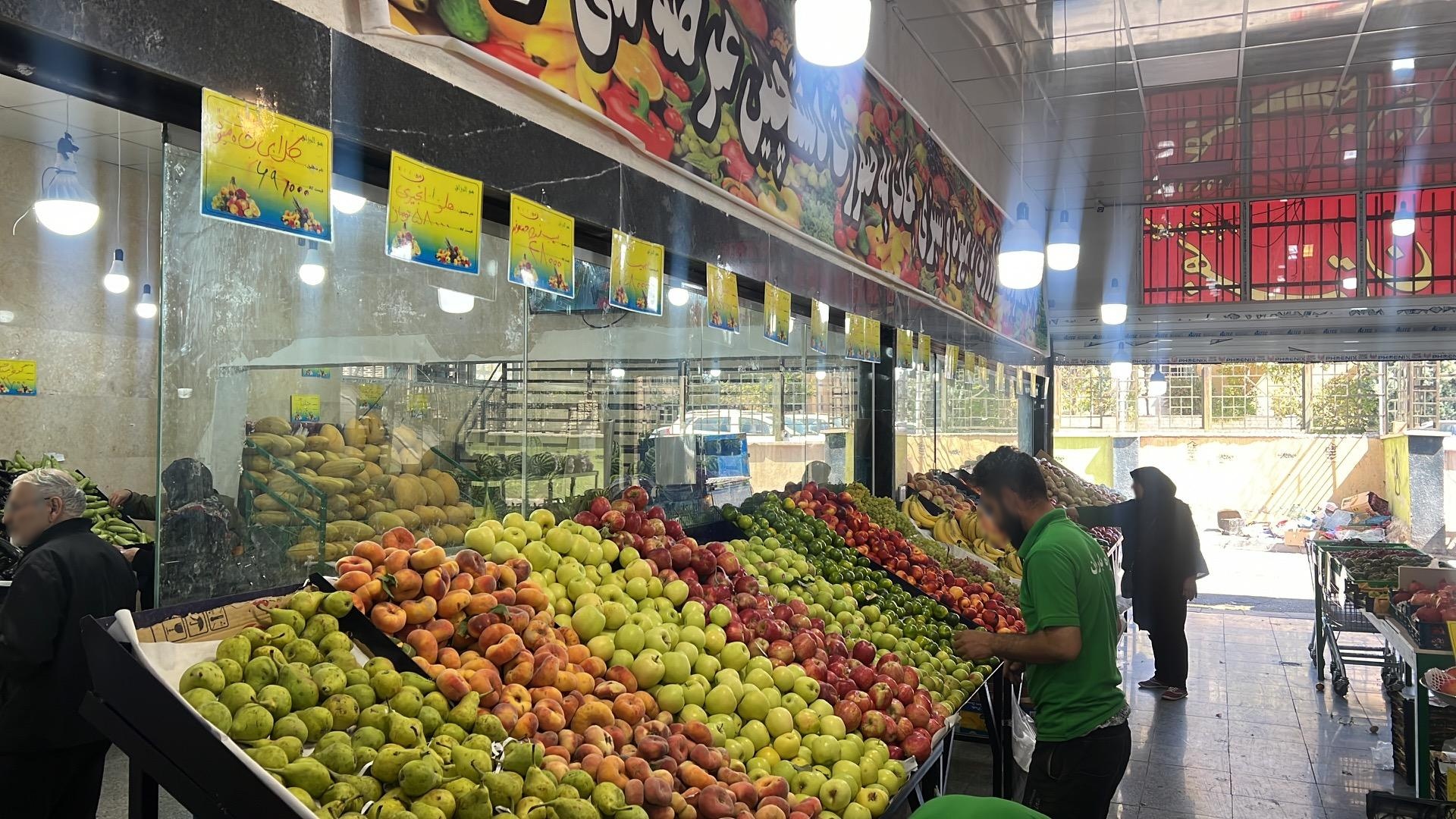 عکس بازار میوه و تره بار بهستان