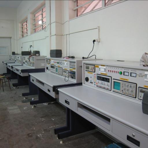 عکس کارگاه الکتروتکنیک