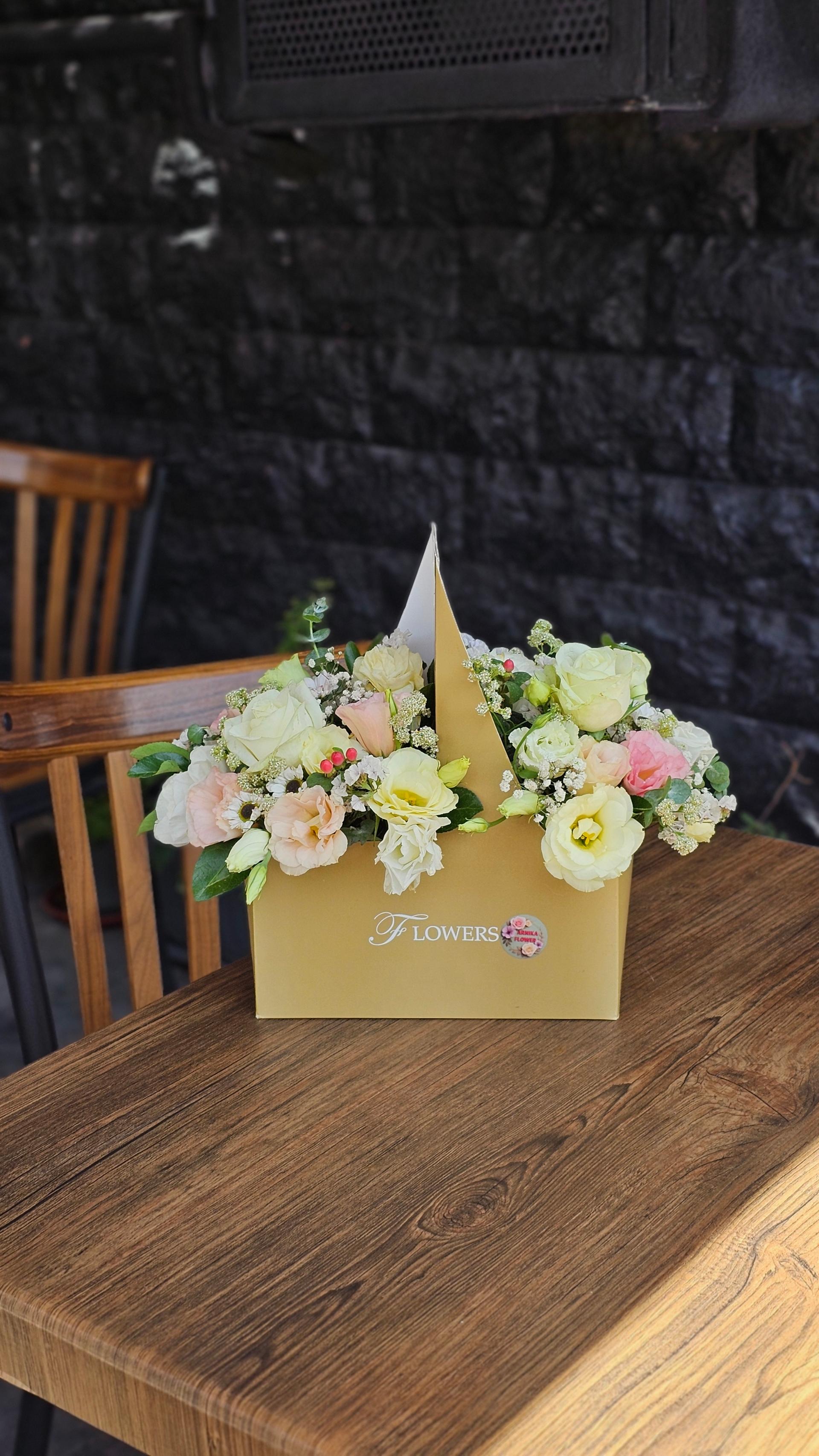 عکس گلفروشی آرنیکا