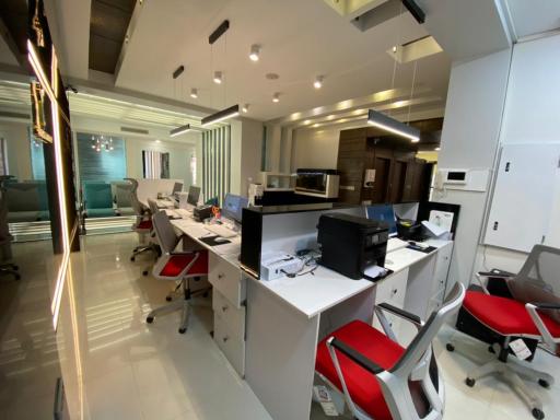 عکس آزمایشگاه یونیک