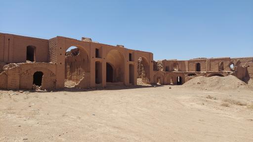 عکس کاروانسرا  پشت بادام