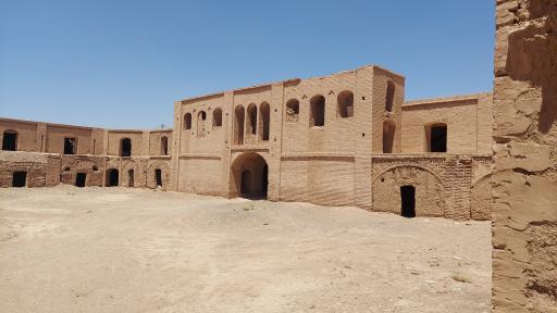 عکس کاروانسرا  پشت بادام