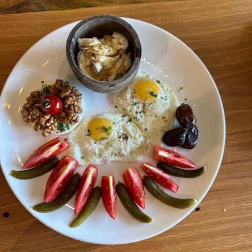 عکس کافی شاپ بهار