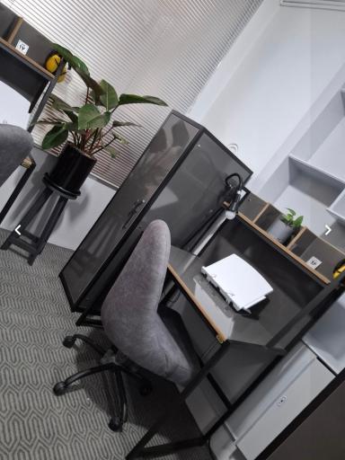 عکس سالن مطالعه دخترانه لحظه