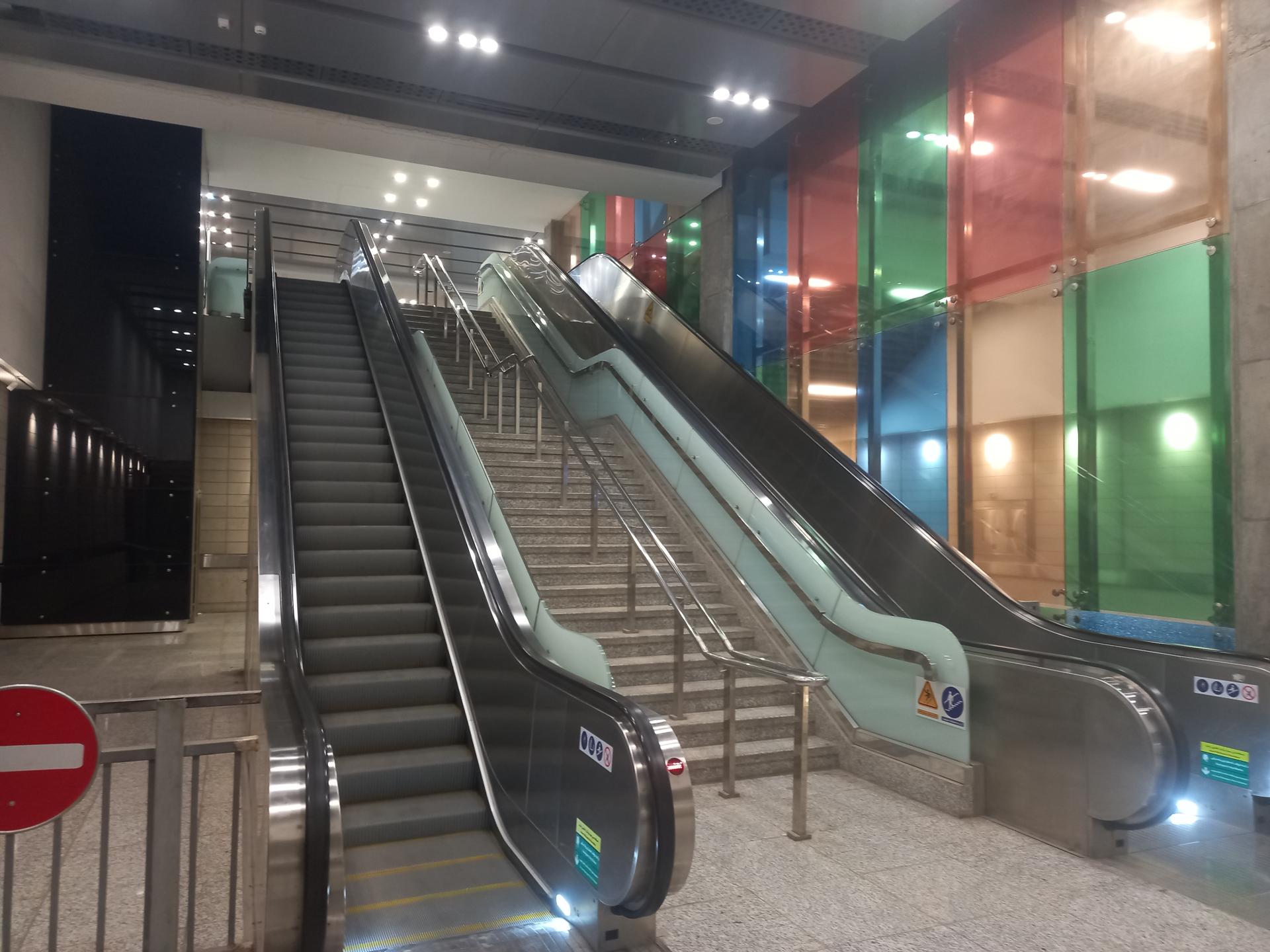 عکس ایستگاه مترو انقلاب