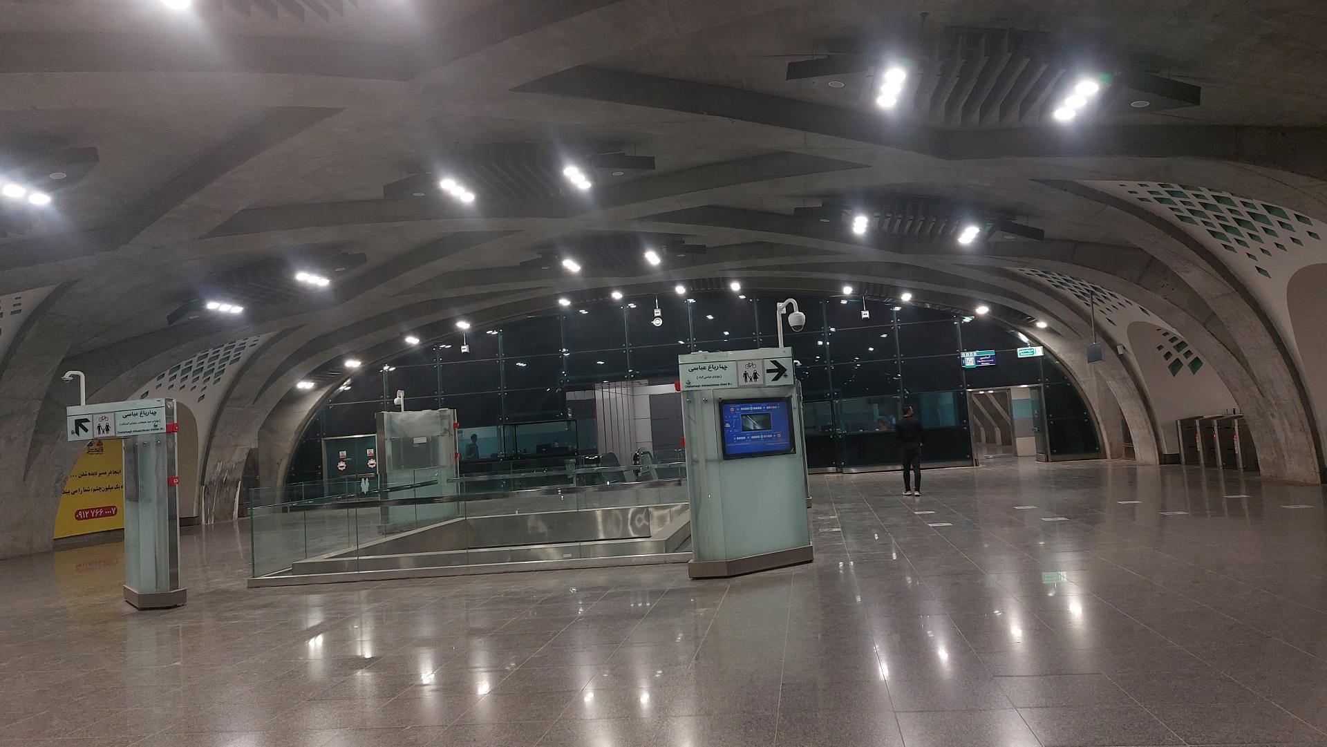 عکس ایستگاه مترو انقلاب