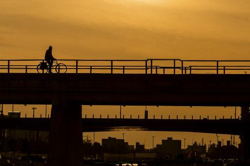 عکس پل عابر پیاده بر روی رودخانه (ریل راه آهن قدیمی)