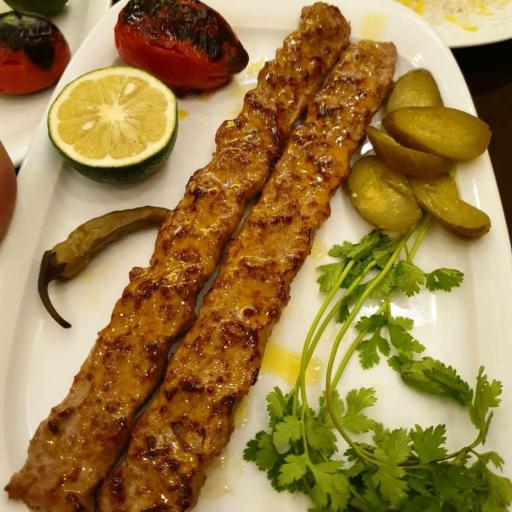 عکس رستوران و بیرون بر موعود