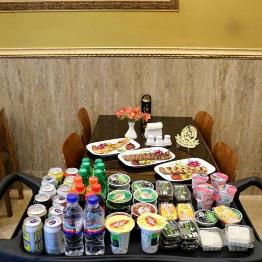 عکس رستوران و بیرون بر موعود