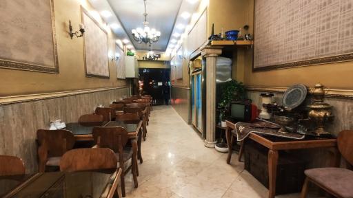 عکس رستوران و بیرون بر موعود