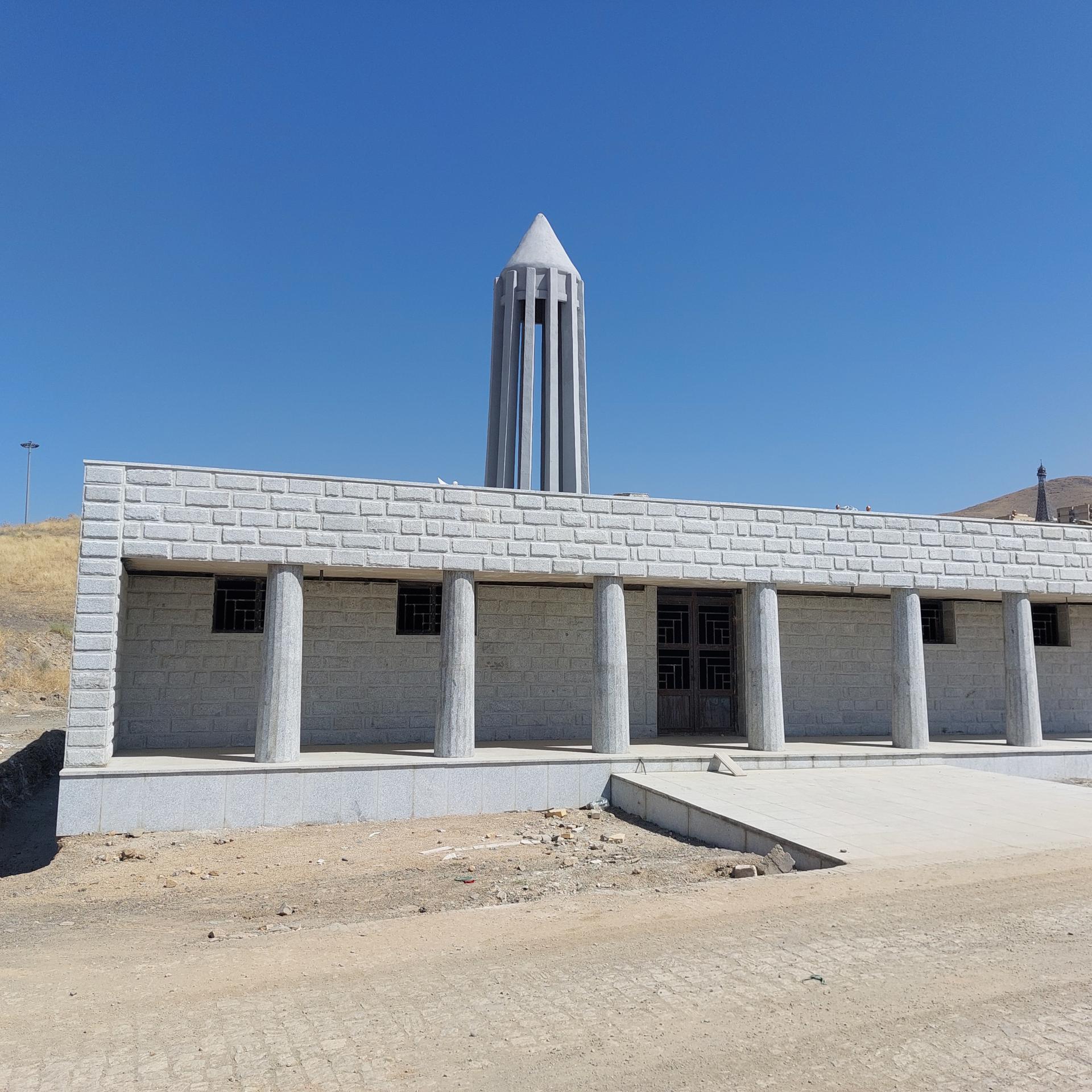 عکس آرامگاه بوعلی سینا مینی ورلد