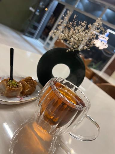 عکس کافه گودو