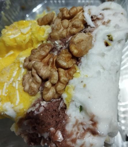 عکس آبمیوه و بستنی ارباب جعفری و پسران