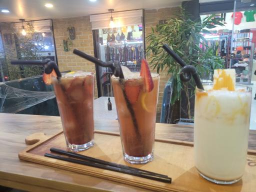 عکس رستوران فست فود و کافه چترا 