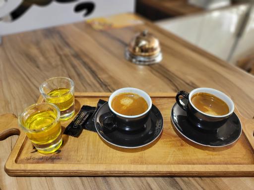 عکس رستوران فست فود و کافه چترا 