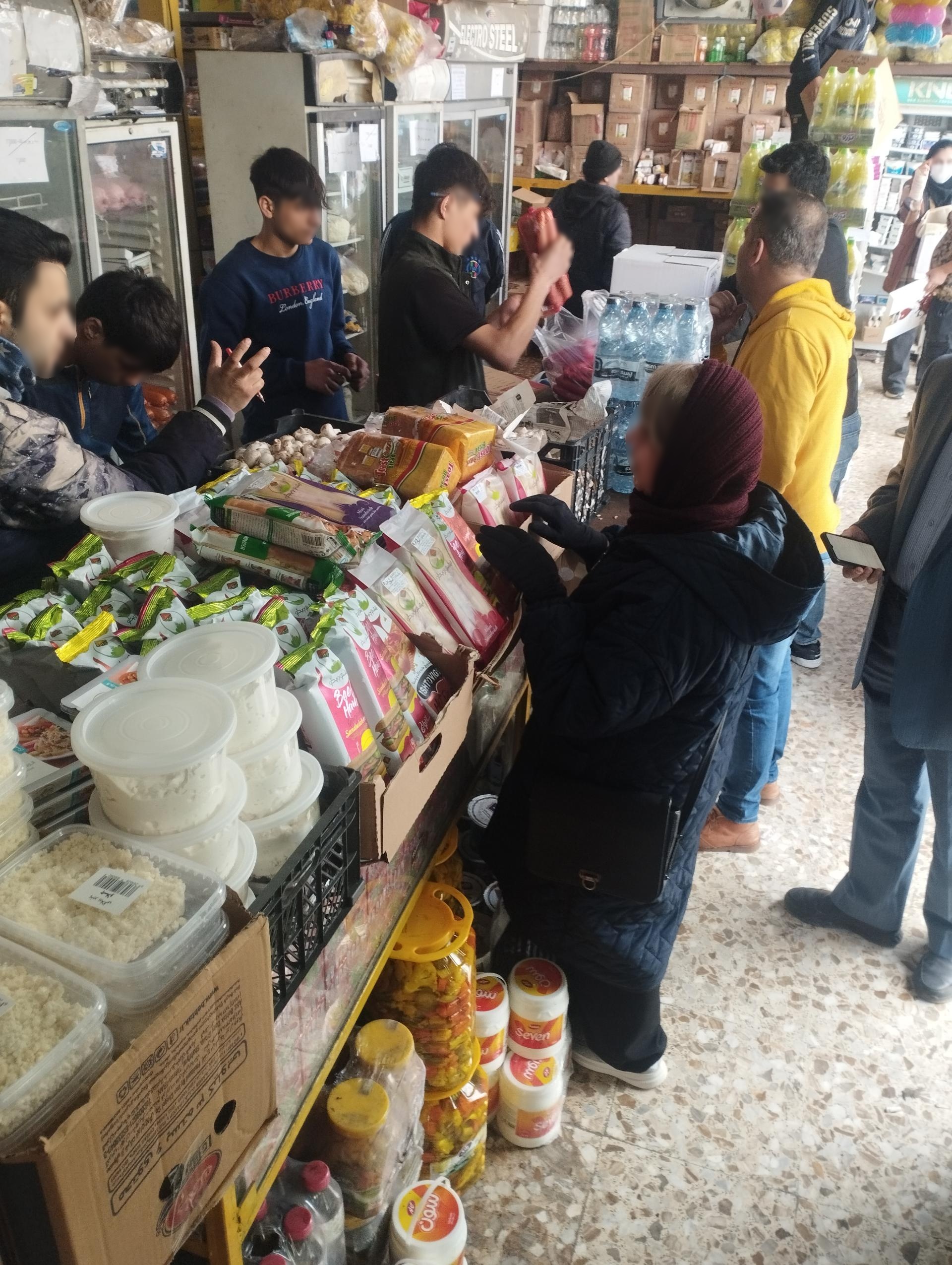 عکس عمده فروشی مواد غذایی برادران عطازاده