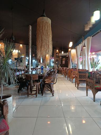 عکس سفره خانه سنتی توریست