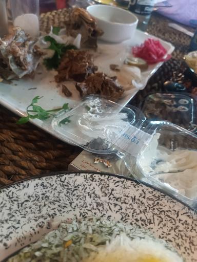 عکس سفره خانه سنتی توریست