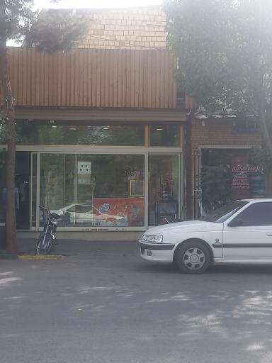 عکس آبمیوه و بستنی ارباب جعفری و پسران