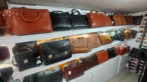 عکس فروشگاه کارن چرم