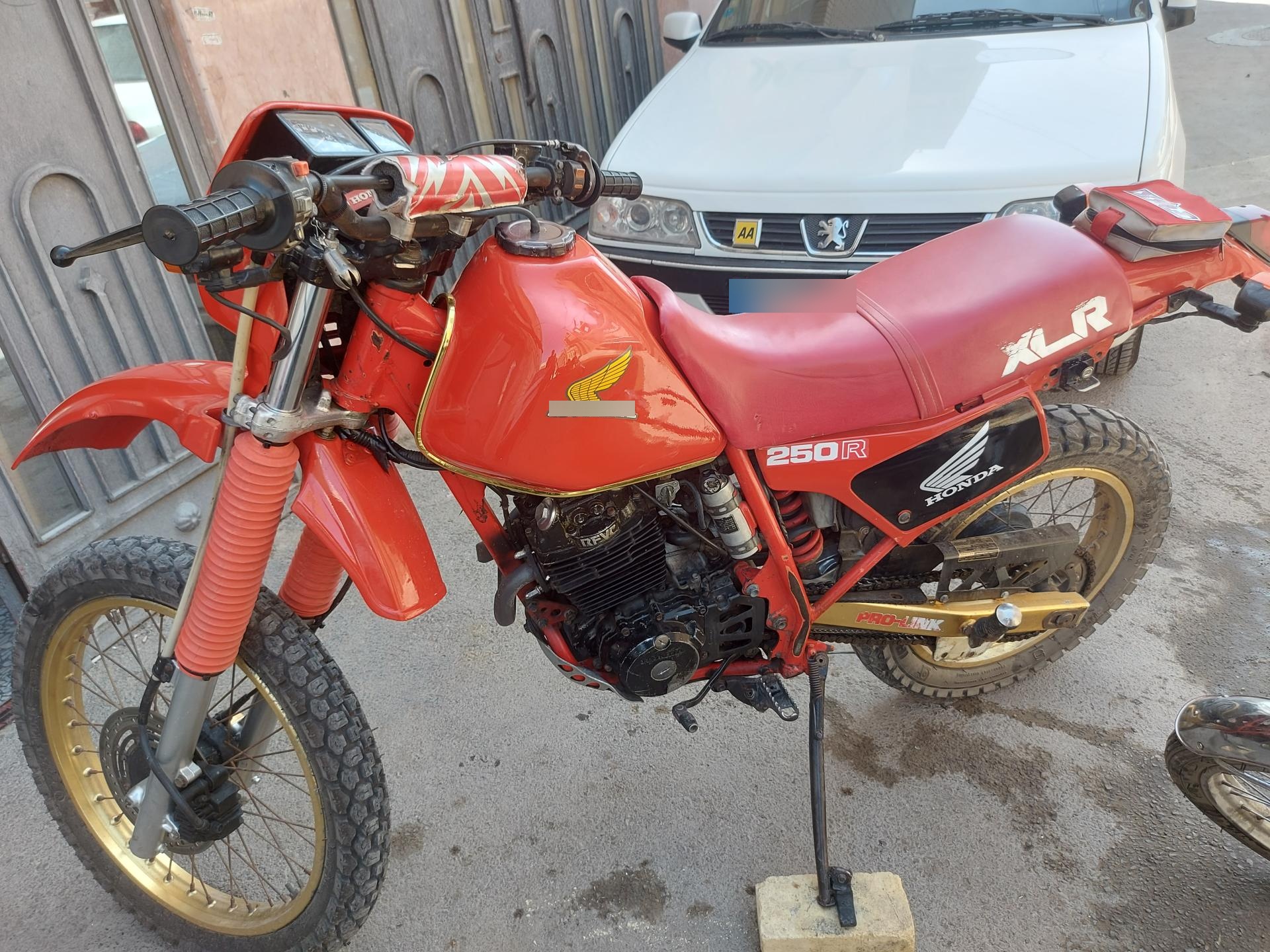 عکس تعمیرگاه موتورسیکلت حسین