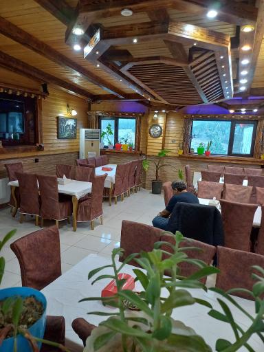 رستوران بین المللی اکبر جوجه مرزن آباد